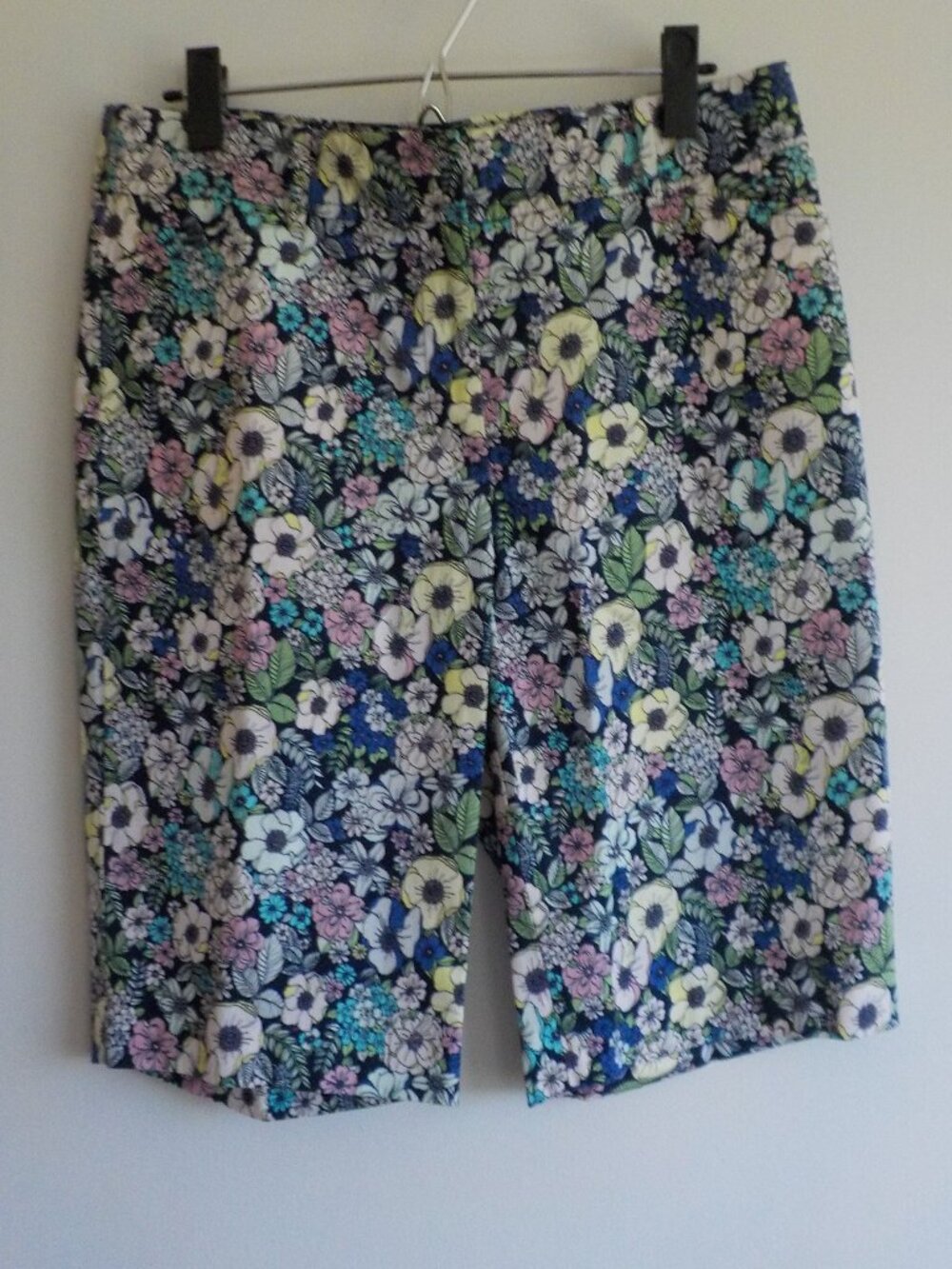 Talbots Perfect Short - Size 6 - Cotton - Flower Bright Pockets (759)
